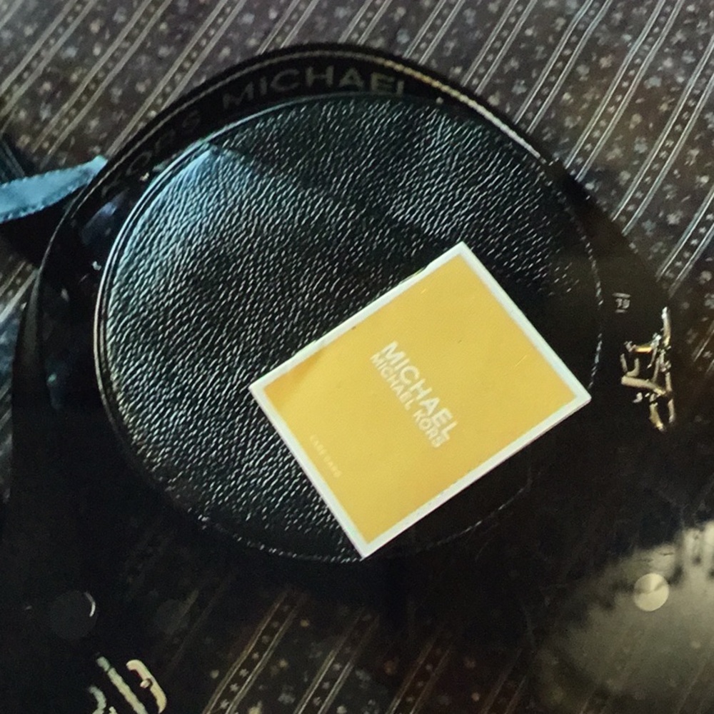 Michael Kors Black White Round Crossbody camera bag purse new - Picture 6 of 6